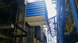 Delivery and erection of large-size structures as part of the construction of a selective catalytic reduction (SCR) plant