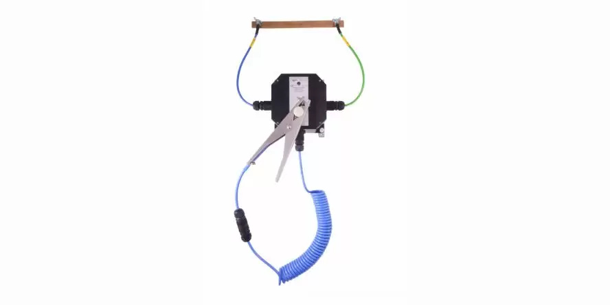 Grounding monitoring system with battery power supply