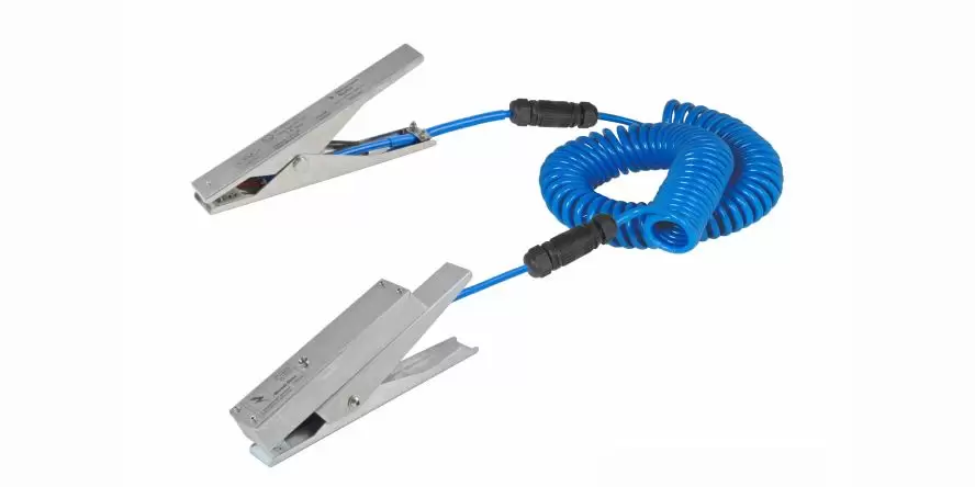 Portable kit with ground test clamp